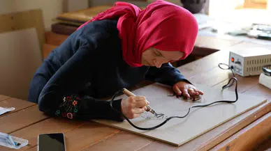 Ahşabı Yakarak Sanata Dönüştürüyorlar