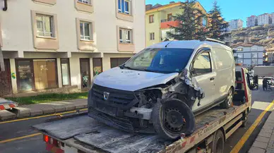Ankara’da Asfalt Silindiri Yokuşta Kayarak 7 Araca Çarptı