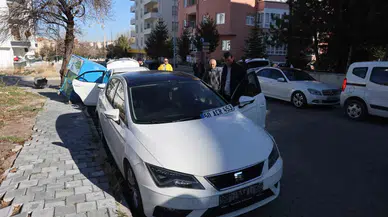 Aracına Çarpan Sürücüye Kızdı: "Arabayı Duman Etmişsin"