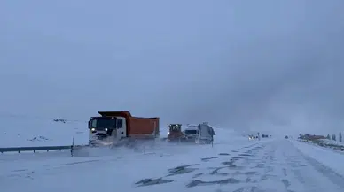 Ardahan’da Kar Esareti: Yollar Kapandı, Zincirleme Kazalar Meydana Geldi