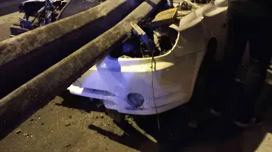 Ataşehir’de Şoförünün Denetiminden Çıkan Araba Bariyere Girdi: 1 Yaralı