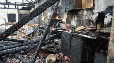 Bir Köy Diken Üstünde