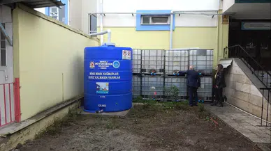 Bu Okul Hem Elektriğini Üretiyor Hem de Yağmur Suyunu Pahalandırıyor