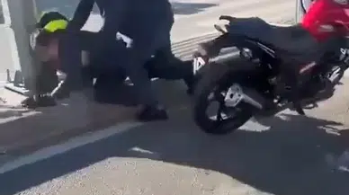 Bursa’da Yol Hengamesi Kamerada...motosiklet Şoförünü Kaskıyla Dövdü