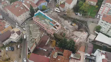 Bursa’daki Zelzele Sonrası Yetkililer Harekete Geçti, Tarihi Okul Yıkılıyor