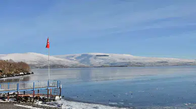 Çıldır Gölü’nün Yüzeyi Dondu