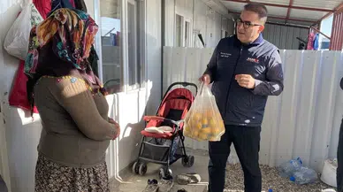 Depremzedelere 25 Ton Limon Dağıtıldı