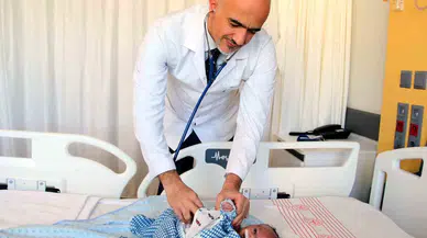 Doğuştan Yemek Borusu ve Makatı Kapalı Olan Bebek Yaşama Tutundu