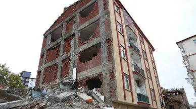 Elazığ’da Konutları Sağlam Olan Vatandaşlar Diken Üstünde