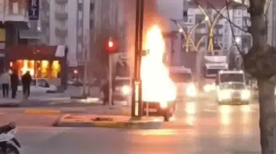 Elektrik Aksamı Şase Yapan Araba Alev Topuna Döndü