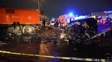 Esenyurt’ta Katliam Üzere Kazada Kırmızı Işıkta Geçen Cip, Yol Temizleme Aracına Çarptı: 2 Meyyit, 2 Yaralı