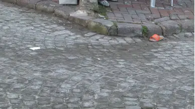 Fatih’te Eski Koca Dehşeti: Boşandığı Eşini Sokak Ortasında Silahla Vurarak Ağır Yaraladı