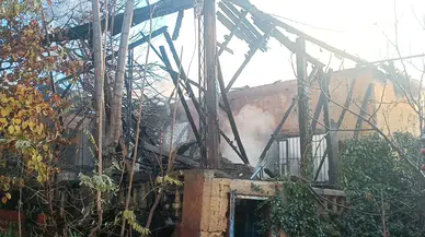 Gecekondu Alev Alev Yandı