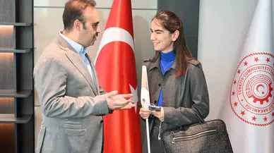 Görme Engelli Genç Teşebbüsçü Zülal, Bakan Kacır ile Bir Ortaya Geldi
