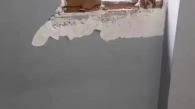 Hasarlı Binayı Yıkarken Sağlam Binaya Ziyan Verdiler