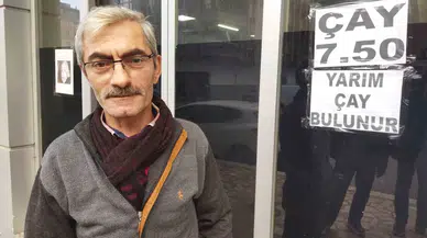 İş Yerinin Camına Astığı "Yarım Çay Bulunur" Yazısı Görenlerini İlgisini Çekiyor