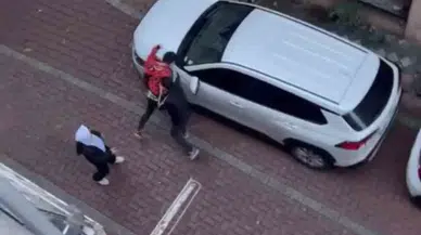 İstanbul’da Arbedede Kaput Çökerten Yumruk Kamerada: Hudut Krizi Geçirince Araca Saldırdı