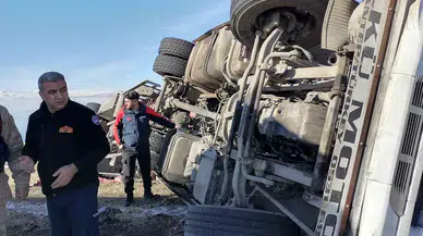 Kars’ta Devrilen Tırda Can Pazarı