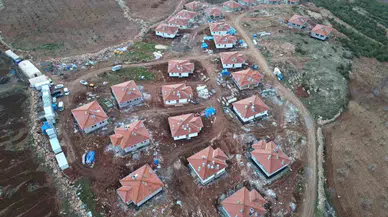 Kilis’te Depremzedeler İçin Yapılan Köy Konutlarının İnşası Sürüyor