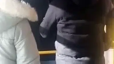 Kocasını Sevgilisiyle Minibüste Yakalayan Bayan Öfke Kustu