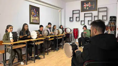 Lise Öğrencileri Özel Öğrencilerle Paklık Yapıp Oyunlar Oynadı