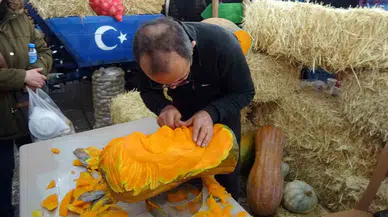 Meyve ve Sebzeler Onun Elinde Sanat Yapıtına Dönüşüyor