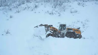 Muş’ta Ulaşıma Kapanan Köy Yollarının Açılması İçin Çalışmalar Sürüyor