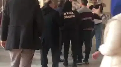 Okulu Basan Veliler Öğretmenleri Darp Etti