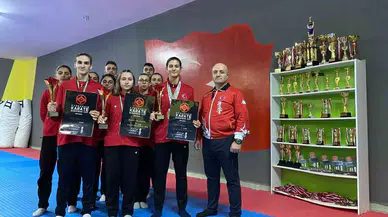 Otobüsle 120 Saatlik Seyahat Yapıp Avrupa Şampiyonu Oldular