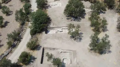 (Özel) Apollon Smintheus Tapınağı’nda 2 Bin Yıllık Mezar Bulundu