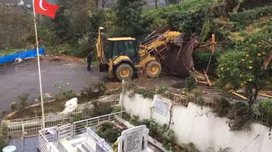 Rize’de Fırtına Çatıları Uçurdu: Araçlar Ziyan Gördü