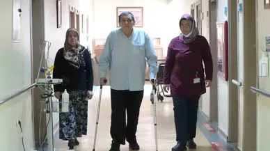 Sedye Üzerinde Geldiği Hastaneden 4 Ay Sonra Yürüyerek Çıktı