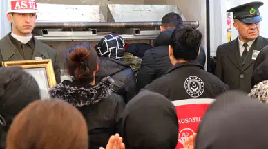 Şehit Eşini Askeri Kamuflajla Uğurladı