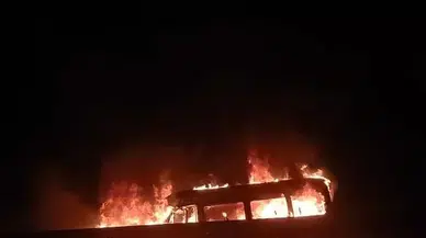 Servis Minibüsü Alev Alev Yandı