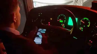 Seyir Halinde Cep Telefonu ile Mesajlaşan Sürücüye Para Cezası