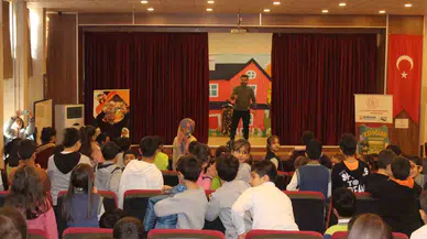 Siirt’te "Keloğlan Korsana Karşı" İsimli Tiyatro Oyunu Sahnelendi