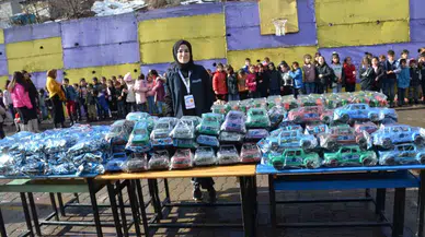 Şırnaklı Şehit Ailesiyle Bir Ortaya Gelinen Ziyarette 200 Çocuğa İkram Verildi