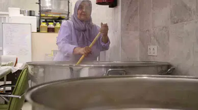 Sivaslı Bayanlar Kadınlar, Karınca Misali Çalışıp Yöresel Eserler Üretiyor