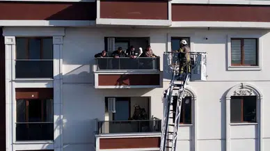 Sultangazi’de 15 Katlı Binada Yangın Çıktı, Vatandaşlar Mahur Kaldı