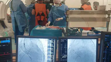 Tıpta Deva Tükenmiyor: İki Yaşlı Hastanın Kalp Kapağı Değiştirildi