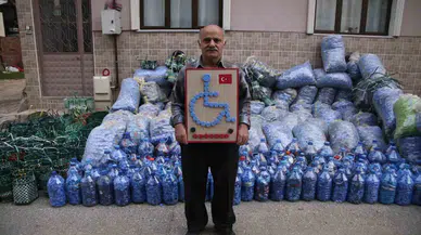 Topladığı 1 Ton Kapakla Engelliler İçin Tekerlekli Sandalye Aldı