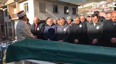 Trabzon’un Beşikdüzü İlçesinde Dalgalara Kapılan Lise Öğrencilerinden Uğurcan Korkmaz Memleketi Gümüşhane’de Son Seyahatine Uğurlandı