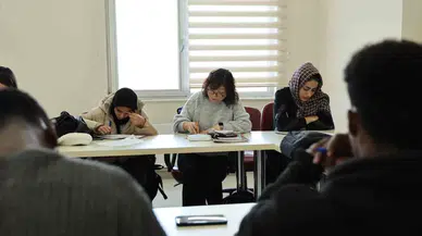 Türkiye’yi Gezen Güney Koreli Bayan, Hayran Kaldığı Diyarbakır’da Yaşamak İçin Türkçe Öğreniyor