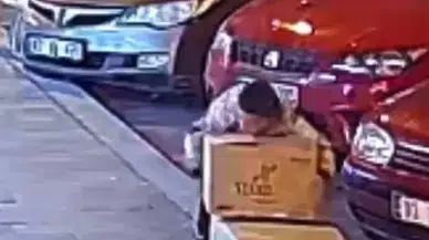 Uzunluğu Kadar Ayakkabı Kolisini Çalıp Kayıplara Karıştı