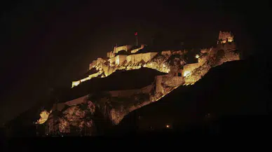 Van Kalesi Yeni Haliyle Işıl Işıl Oldu