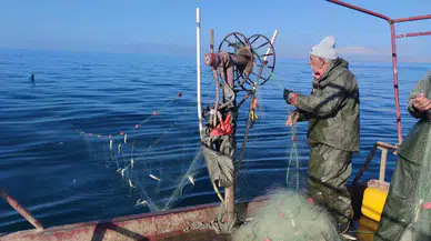 Vanlı Balıkçıların Dondurucu Soğukta Güçlü Ekmek Uğraşı