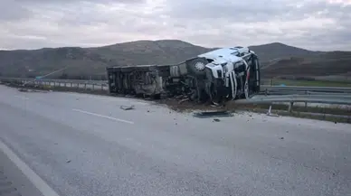 Akaryakıt Yüklü Tanker Devrildi: Çorum-Ankara Karayolu Trafiğe Kapatıldı