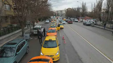 Ankara’da Taksiciler Taksimetre Fiyatlarını Güncellemek İçin Uzun Sıralar Oluşturdu