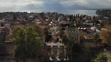 Antalya’nın 1894 Yıllık Tarihi Kapısında Egzoz Gazı ve Başka Etkenlerin Sebep Olduğu Kararmalar Giderilecek