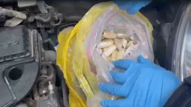 Arabanın Kaputundan 1 Kilo Uyuşturucu Çıktı